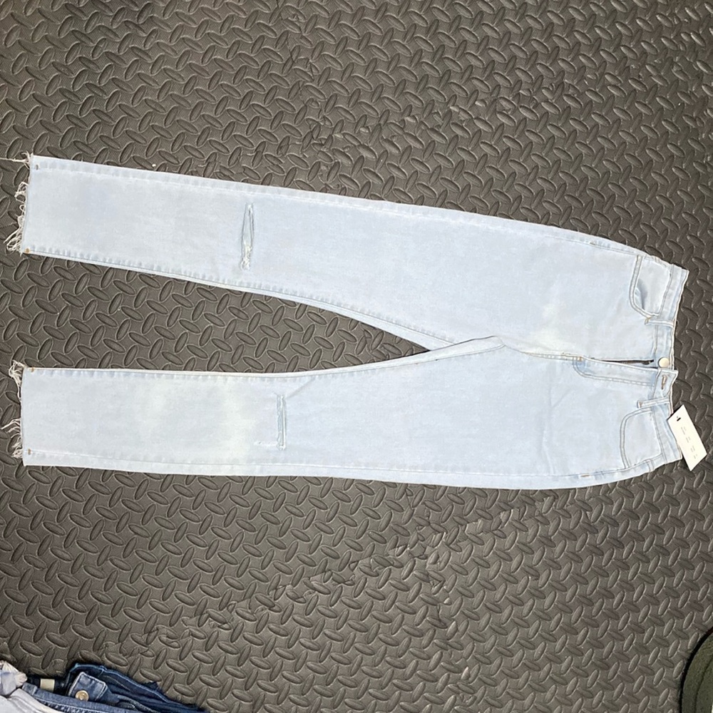 New With Tags In The Style Light Blue Jeans-Size 29